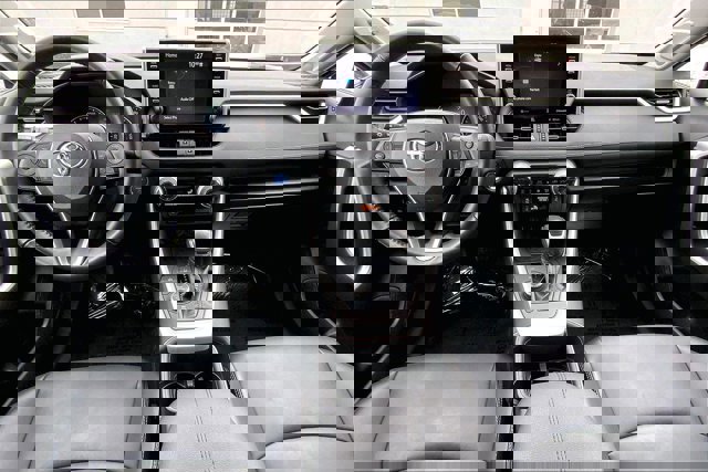 Used 2022 Toyota RAV4 XLE Premium image 15