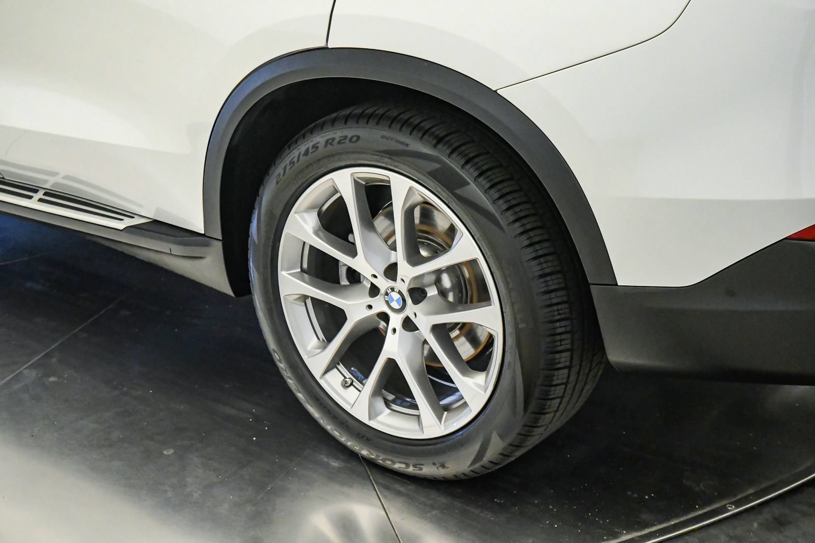 Certified 2024 BMW X5 xDrive40i w/ Parking Assistance Package AWD/4WD image 11