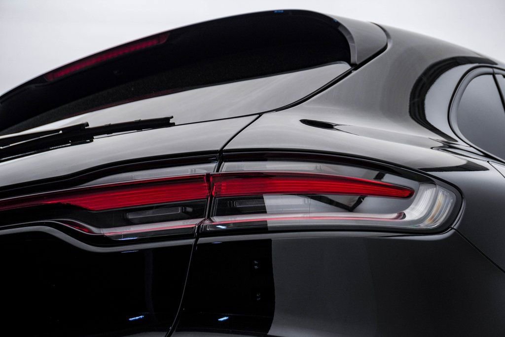 Certified 2025 Porsche Macan image 12