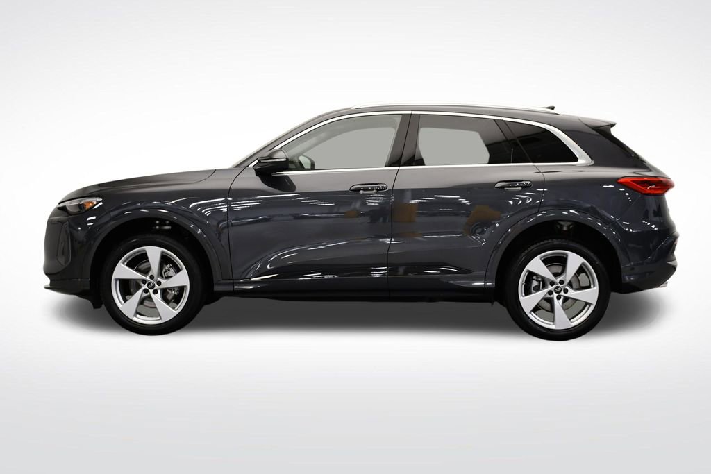 Used 2025 Audi Q5 Premium Plus w/ Premium Plus AWD/4WD image 2