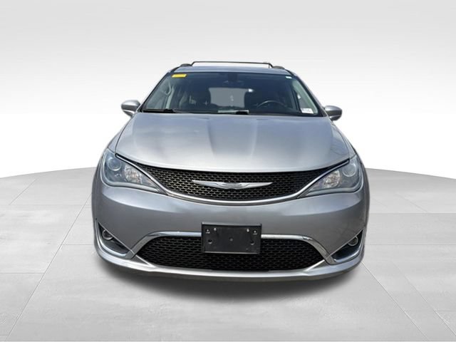 Used 2017 Chrysler Pacifica Touring-L w/ Tire & Wheel Group FWD image 8