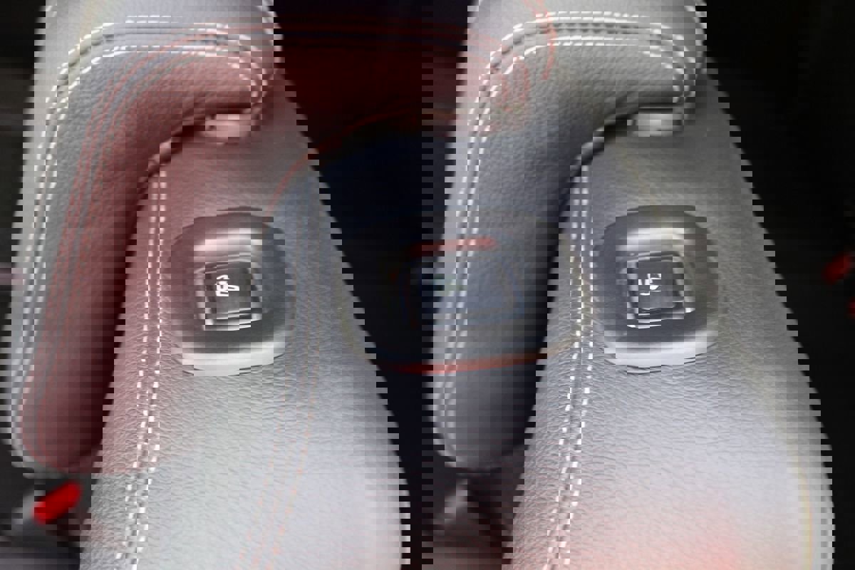 Used 2015 Mercedes-Benz GL 550 4MATIC image 15