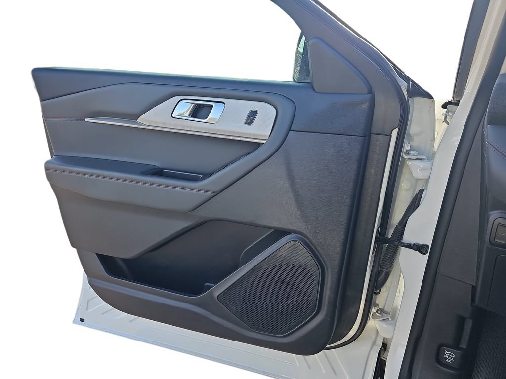 Used 2025 Ford Explorer Active RWD image 26