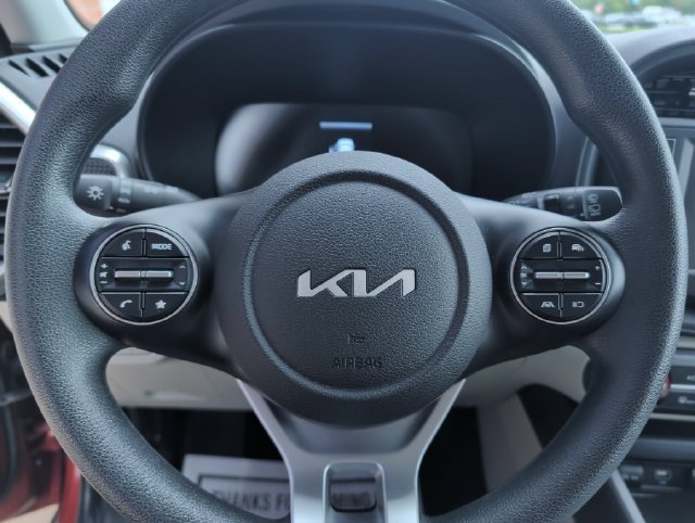 Used 2025 Kia Soul LX FWD image 14