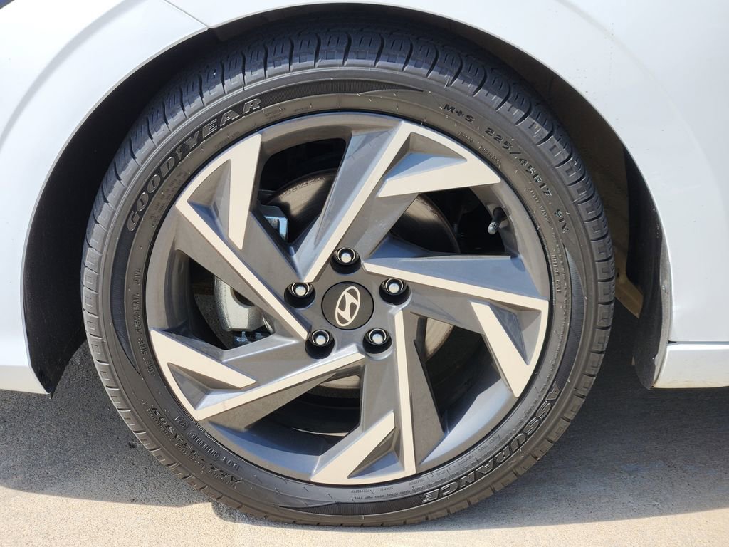 Used 2025 Hyundai Elantra SEL image 15