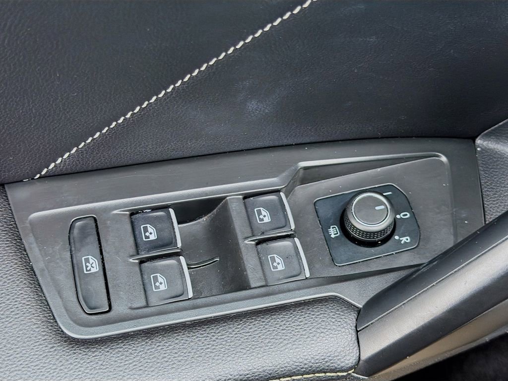 Used 2022 Volkswagen Tiguan SE R-Line image 24