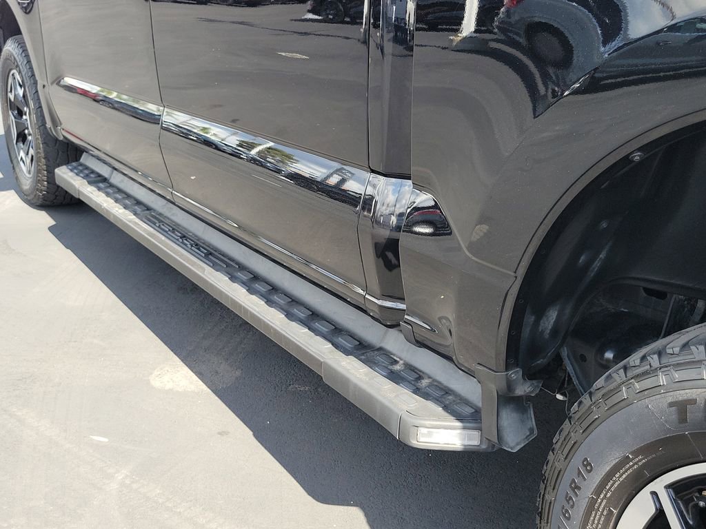 Used 2023 Ford F150 Lightning XLT AWD/4WD image 32