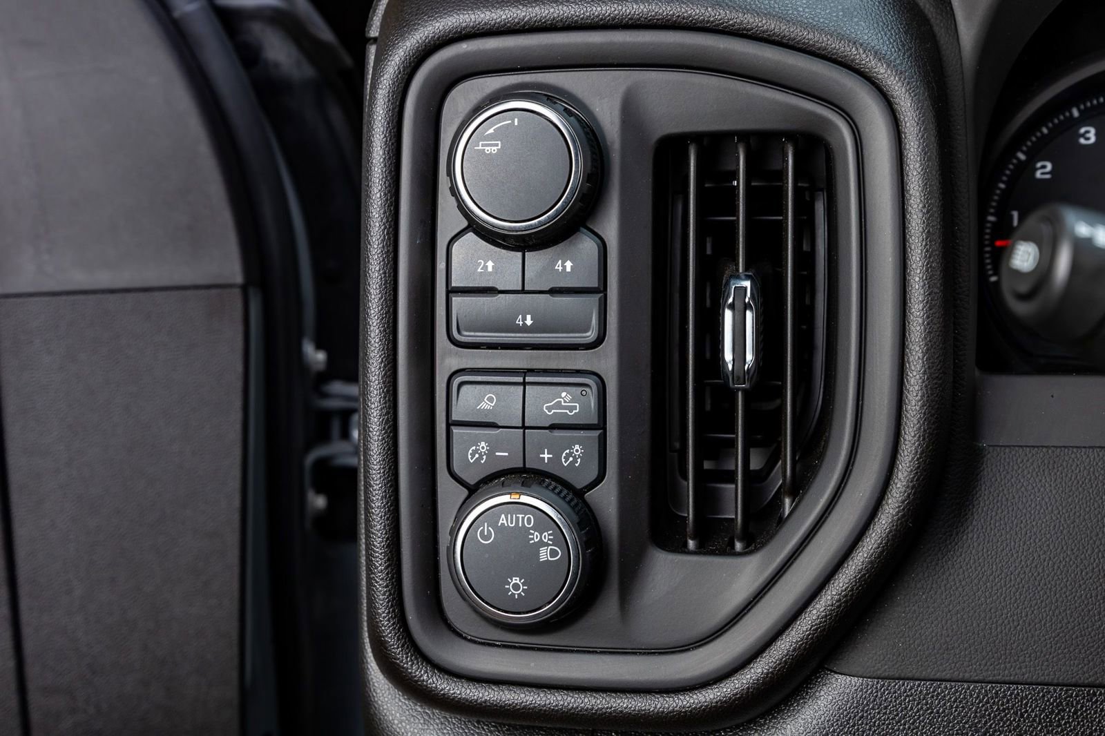 Used 2025 Chevrolet Silverado 2500 Custom w/ Custom Value Package image 22