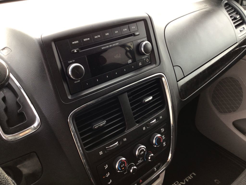 Used 2017 Dodge Grand Caravan SE image 14