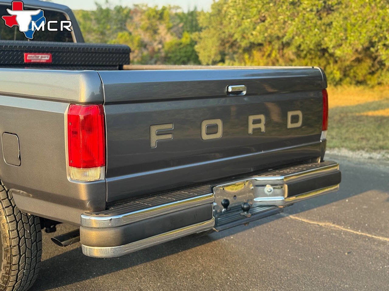 Used 1989 Ford F250 XL 2dr 4WD Standard Cab LB image 11