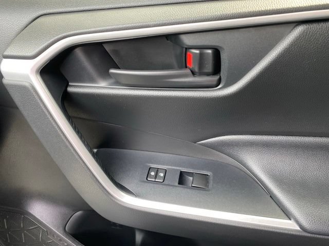 Used 2021 Toyota RAV4 LE FWD image 14
