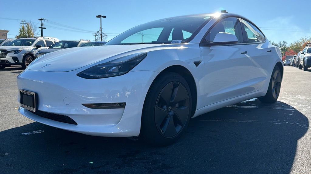 Used 2023 Tesla Model 3 Standard Range image 9