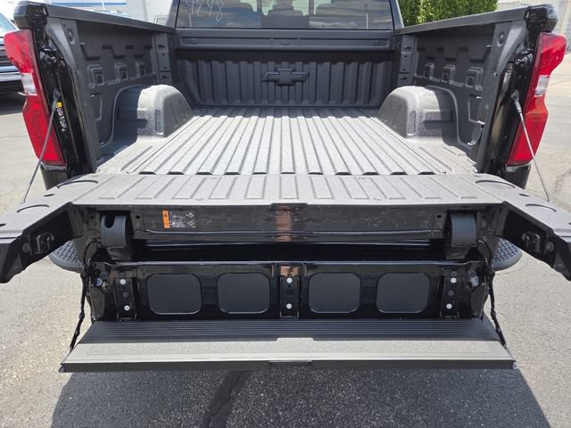 New 2026 Chevrolet Silverado 1500 RST w/ Dark Appearance Package AWD/4WD image 19