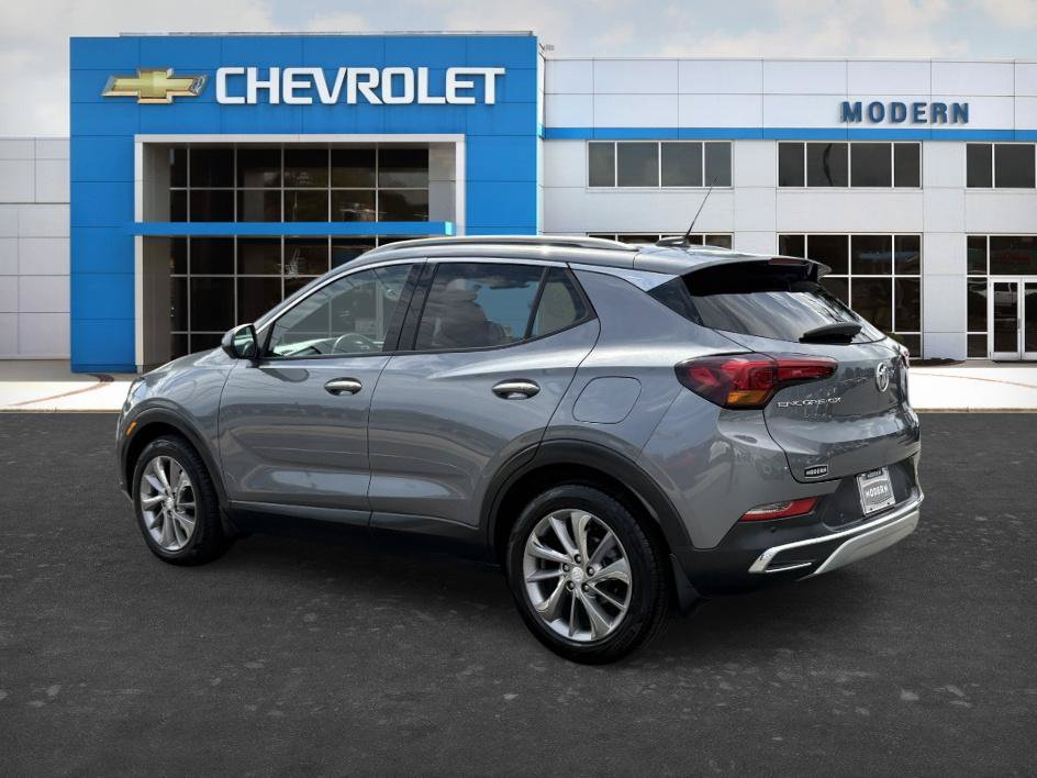 Used 2020 Buick Encore GX Essence w/ Experience Buick Package FWD image 3
