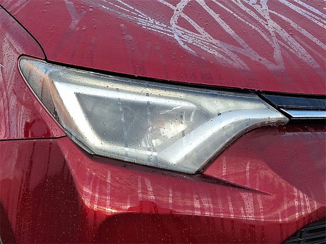 Used 2018 Toyota RAV4 XLE image 9