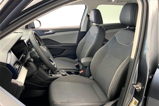 Used 2024 Volkswagen Taos SE image 25