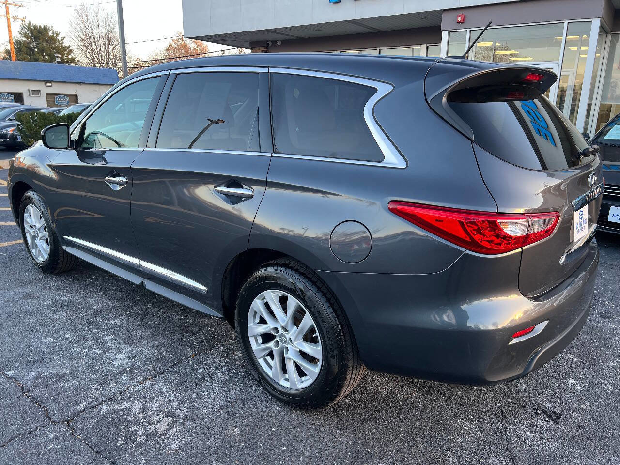Used 2013 INFINITI JX35 Base AWD 4dr SUV w/ Cargo Pkg image 12