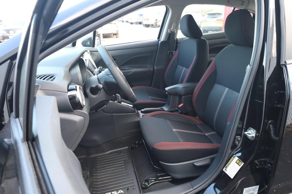 New 2025 Nissan Versa SR w/ Trunk Package image 8