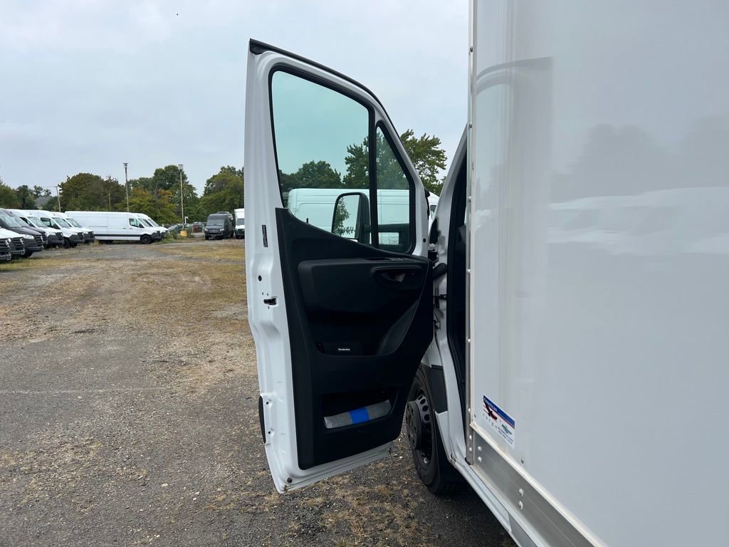 Used 2024 Mercedes-Benz Sprinter 4500 image 11