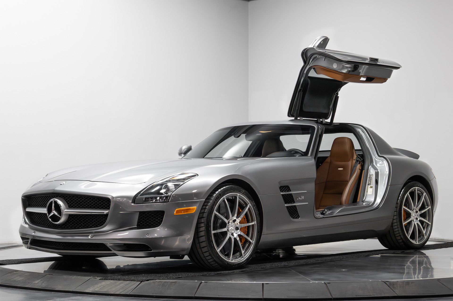 Used 2012 Mercedes-Benz SLS AMG Coupe image 2