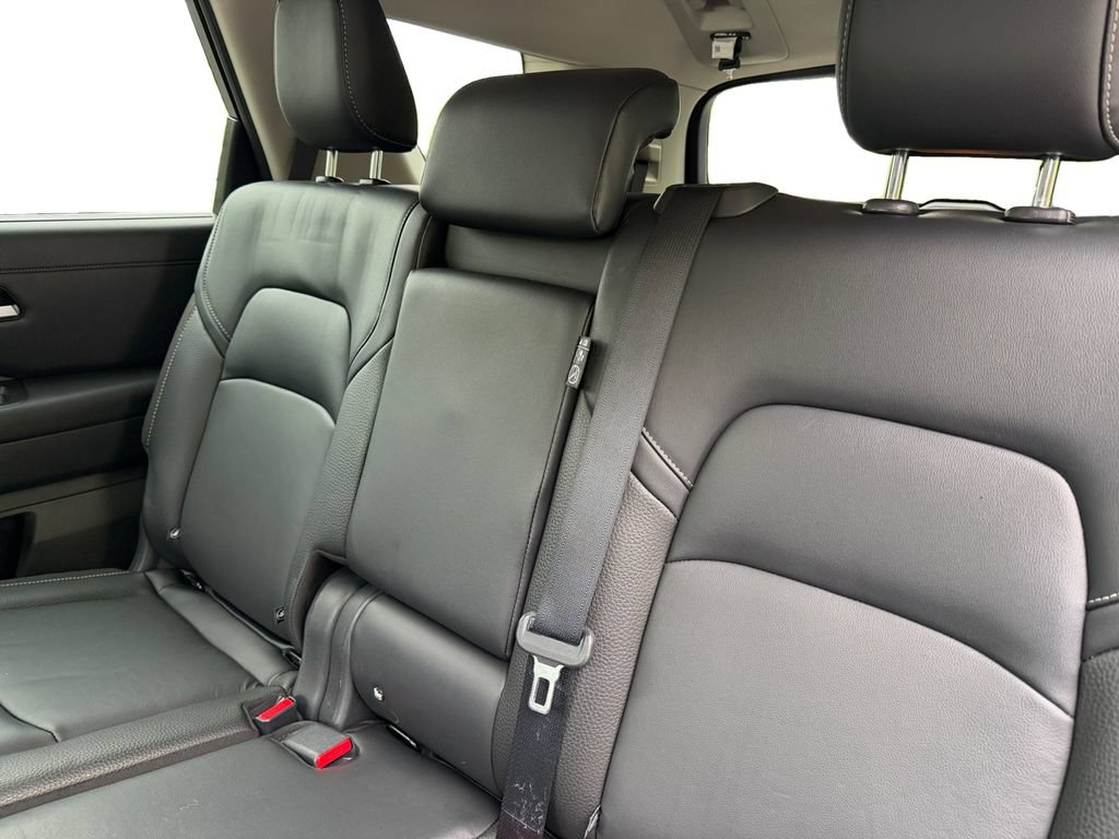 Used 2023 Nissan Pathfinder SL w/ Black Appearance Package AWD/4WD image 13
