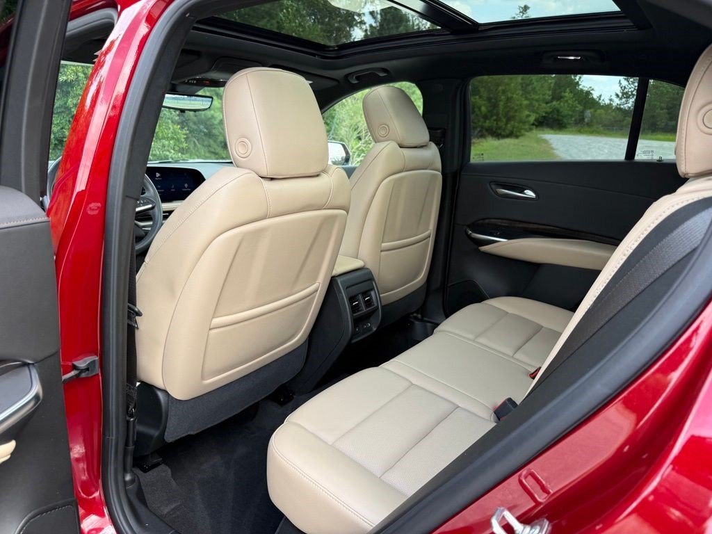 Certified 2024 Cadillac XT4 Premium Luxury w/ Technology Package FWD image 23