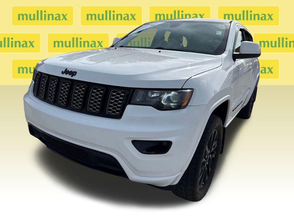 Used 2018 Jeep Grand Cherokee Altitude RWD image 10