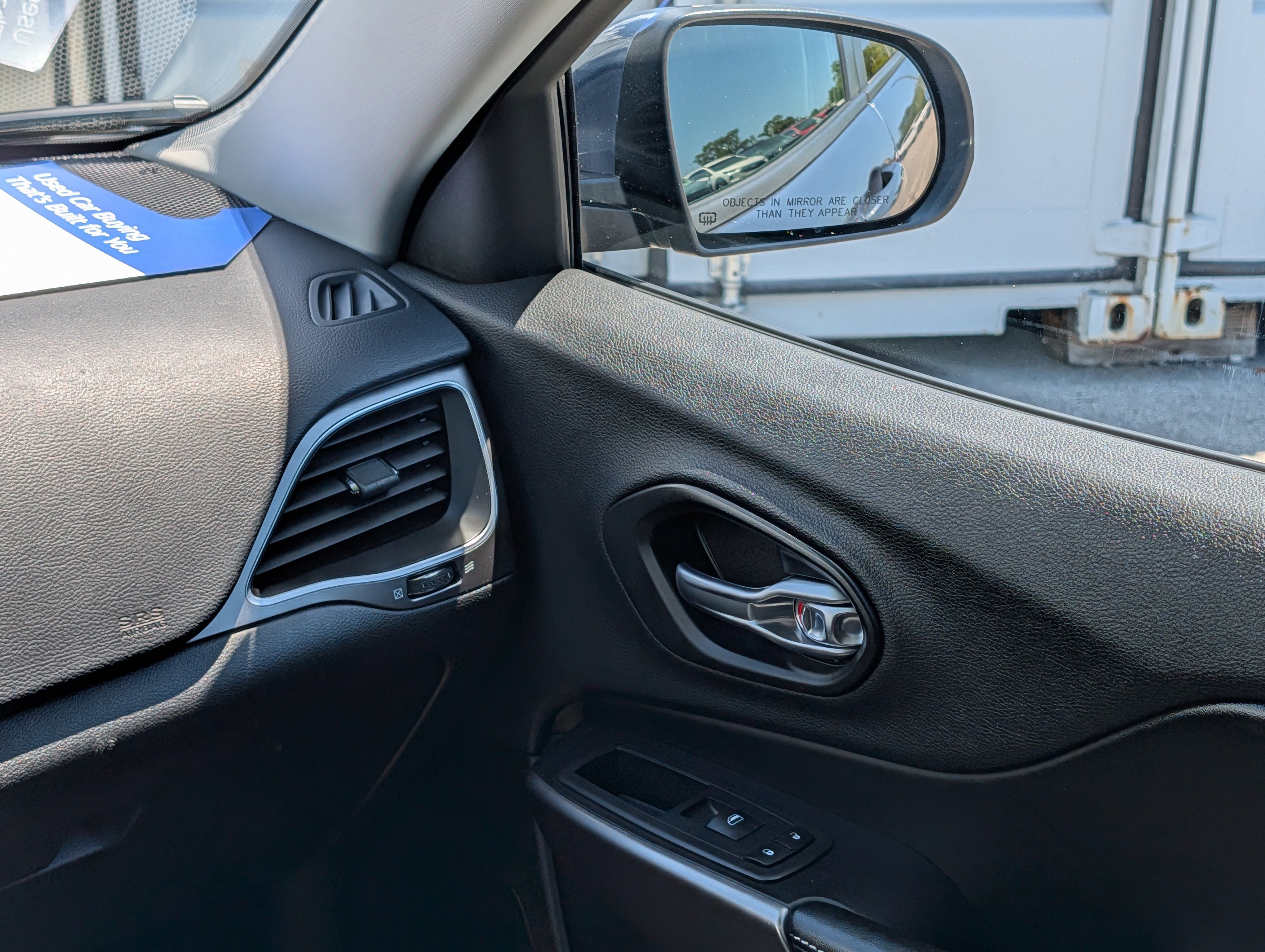 Used 2020 Jeep Cherokee Latitude w/ Cold Weather Group AWD/4WD image 16