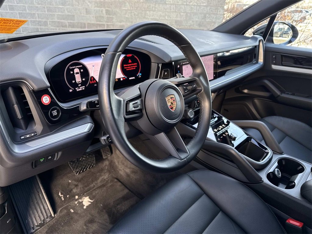 Used 2024 Porsche Cayenne Base image 19