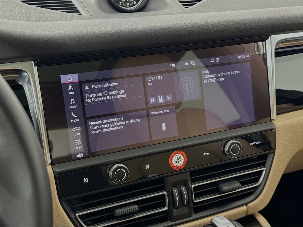 Certified 2025 Porsche Macan AWD/4WD image 18