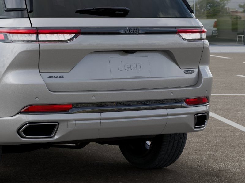New 2025 Jeep Grand Cherokee Summit w/ Adv Protech Group IV AWD/4WD image 14