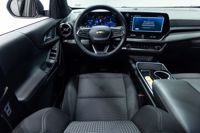 Used 2025 Chevrolet Equinox LT AWD/4WD image 3