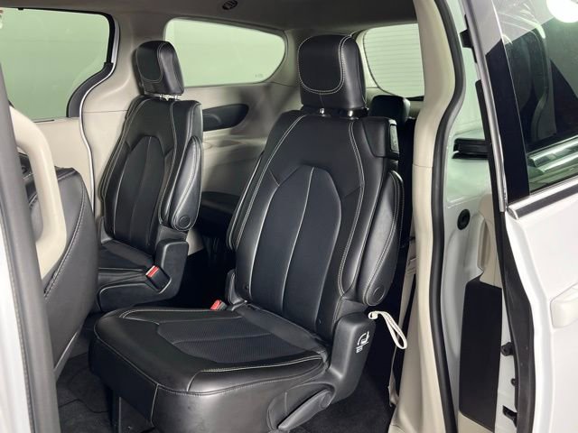 Used 2023 Chrysler Pacifica Touring-L image 26