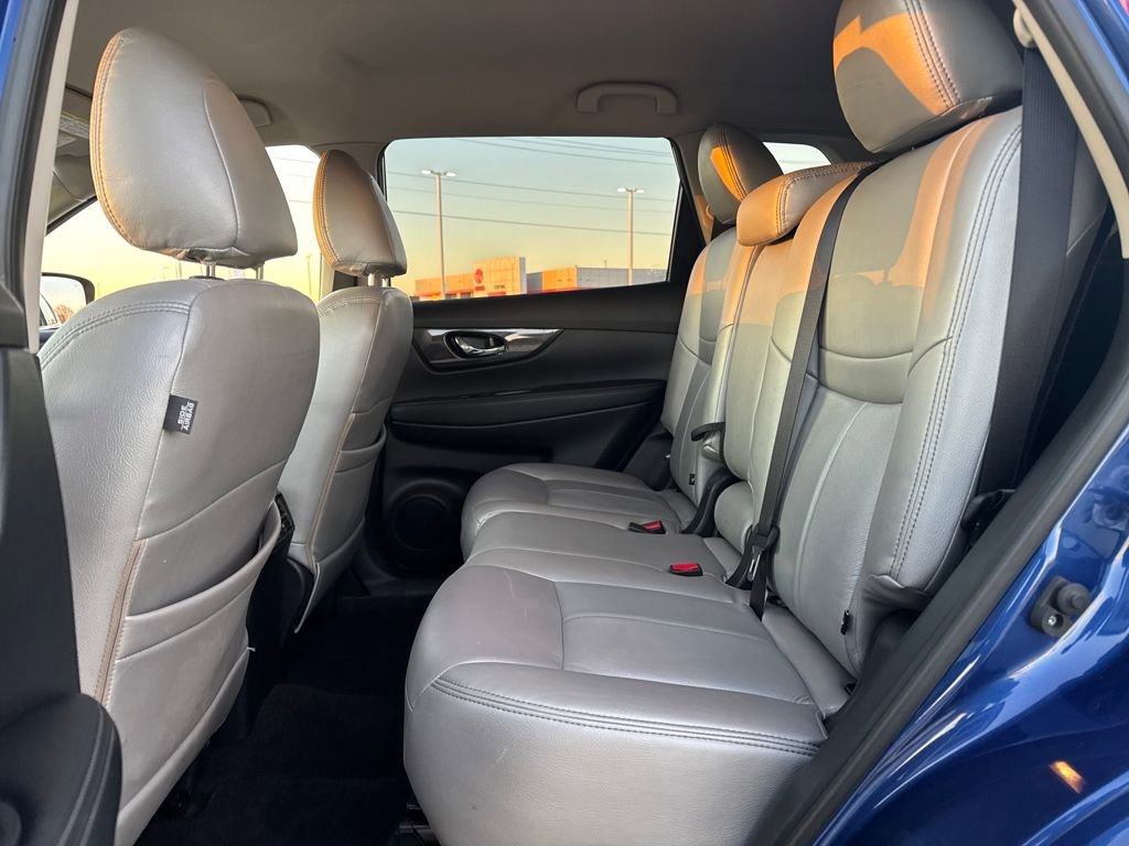 Used 2020 Nissan Rogue SV w/ Premium Package image 16