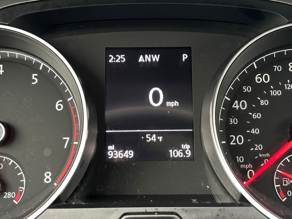 Used 2016 Volkswagen Golf SE image 23