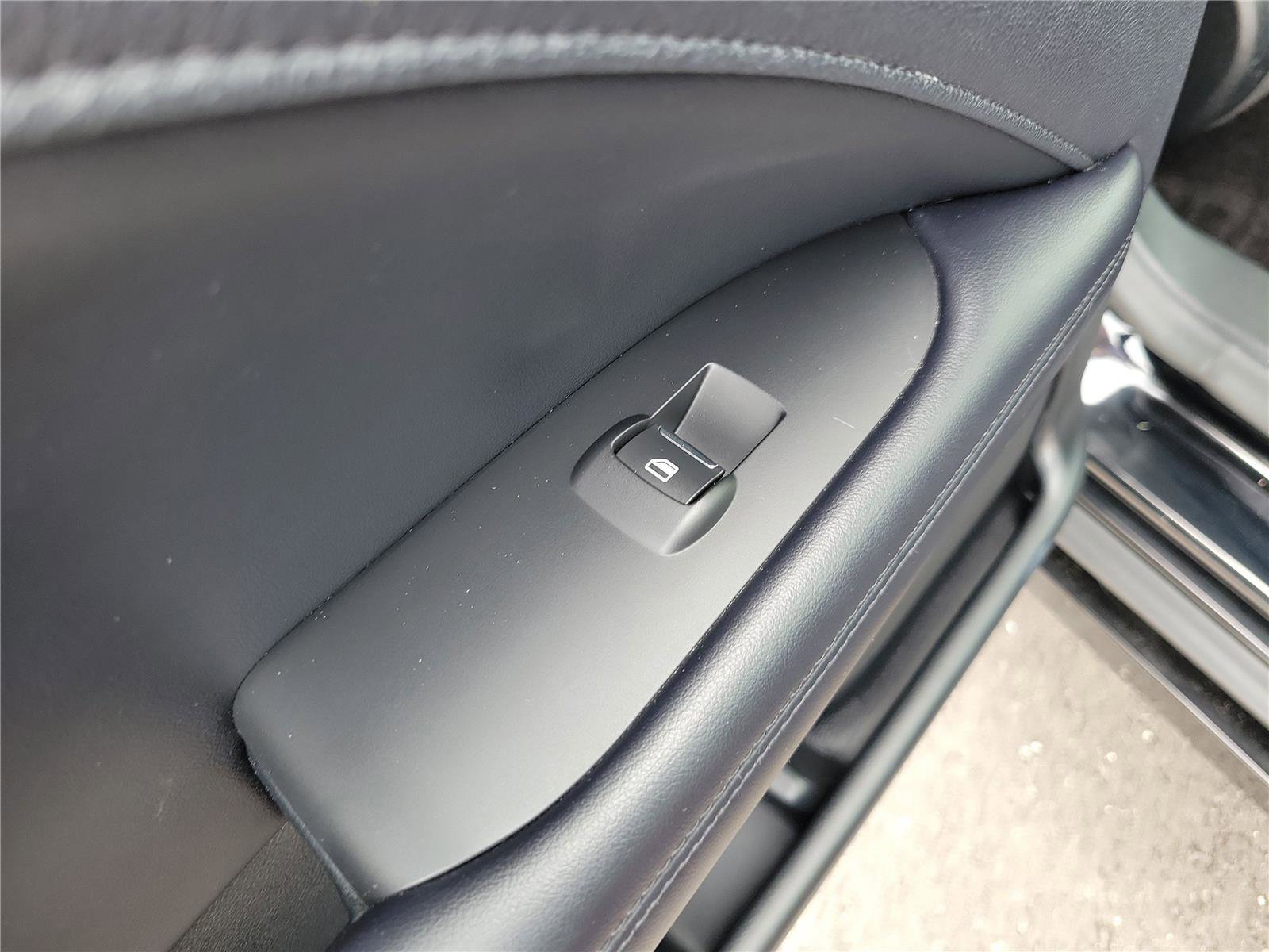 Used 2018 Lincoln MKZ Select w/ Technology Package FWD image 17