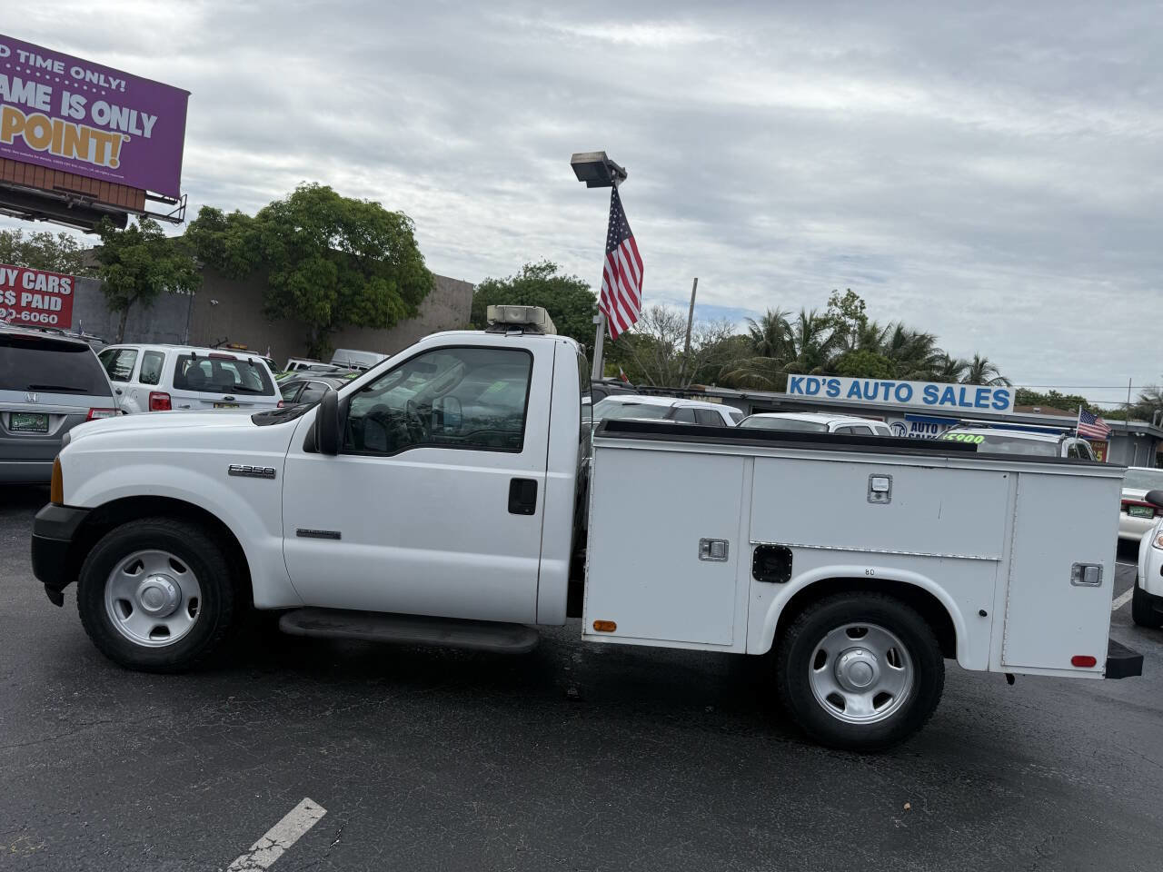 Used 2005 Ford F350 XL image 4
