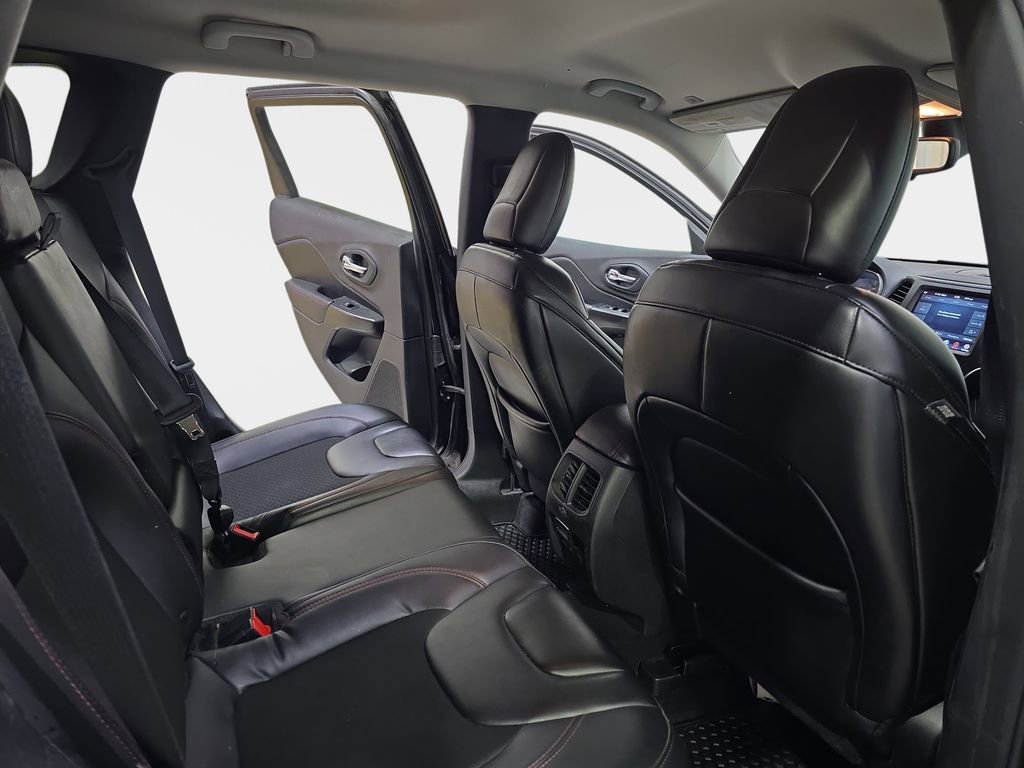 Used 2019 Jeep Cherokee Trailhawk w/ Cold Weather Group image 9