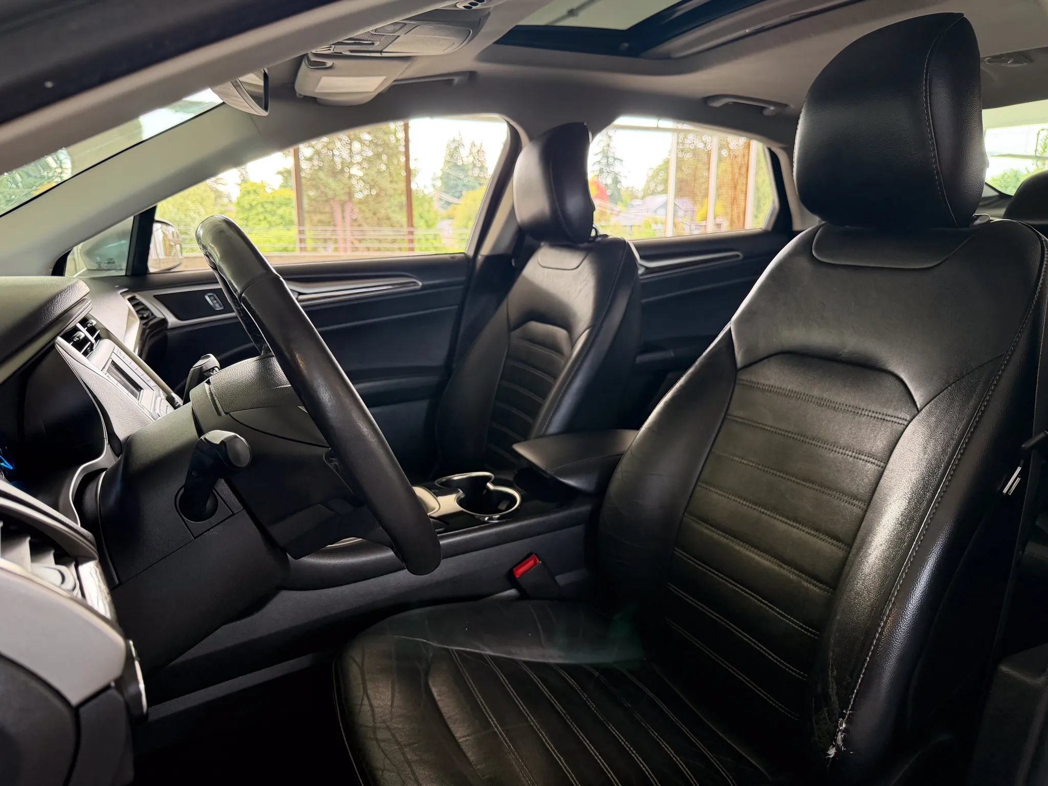 Used 2014 Ford Fusion SE w/ Equipment Group 202A FWD image 17
