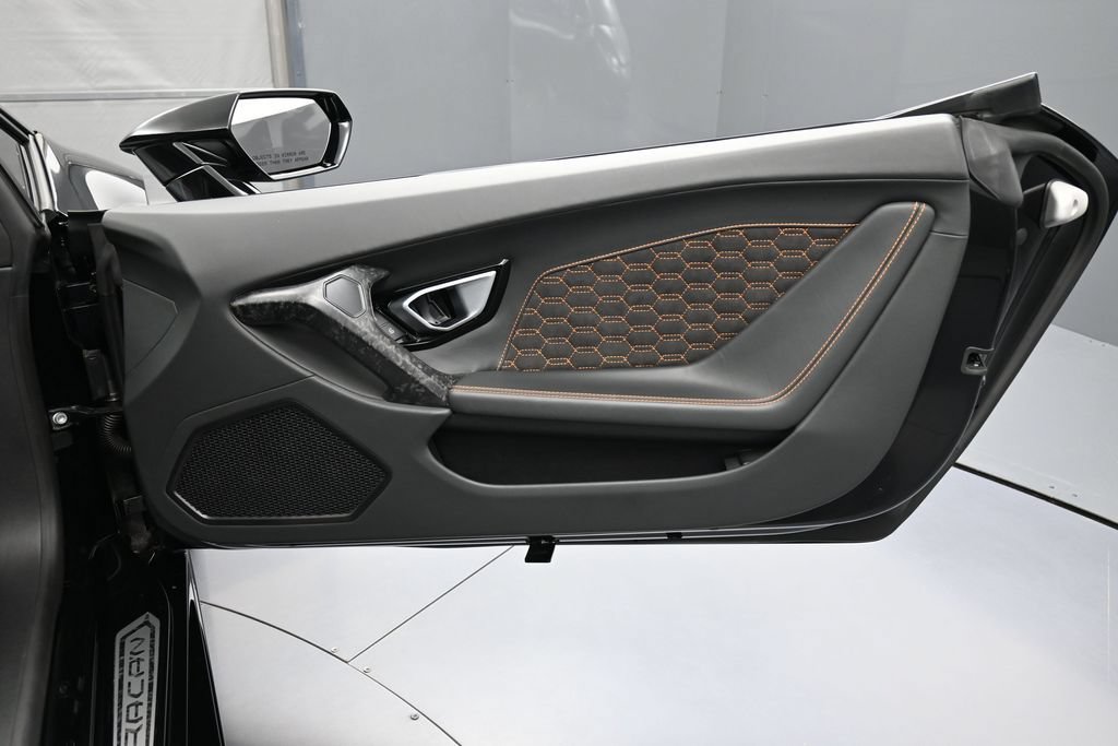 Used 2022 Lamborghini Huracan EVO RWD image 23