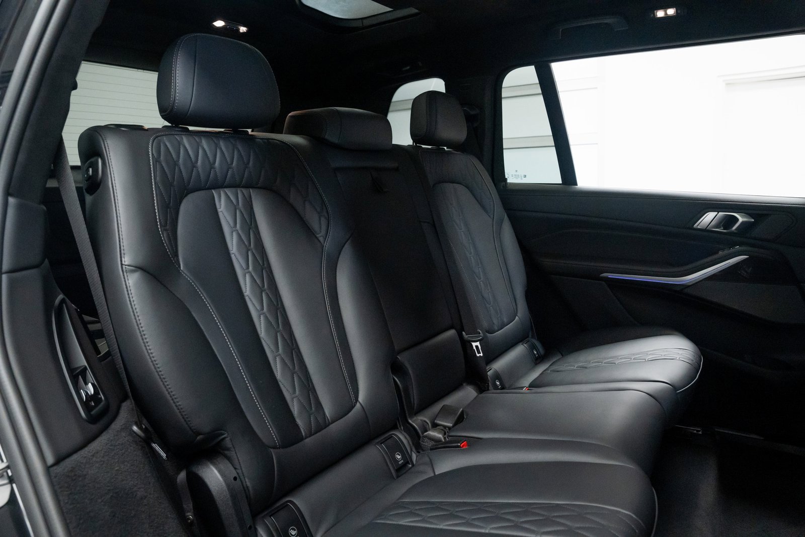 Used 2023 BMW X7 M60i w/ Executive Package image 22