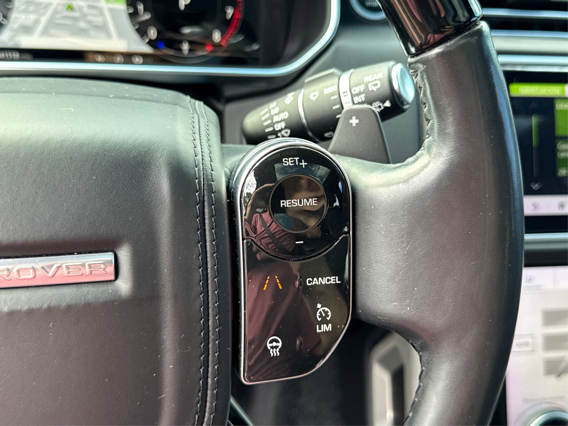 Used 2018 Land Rover Range Rover HSE image 33