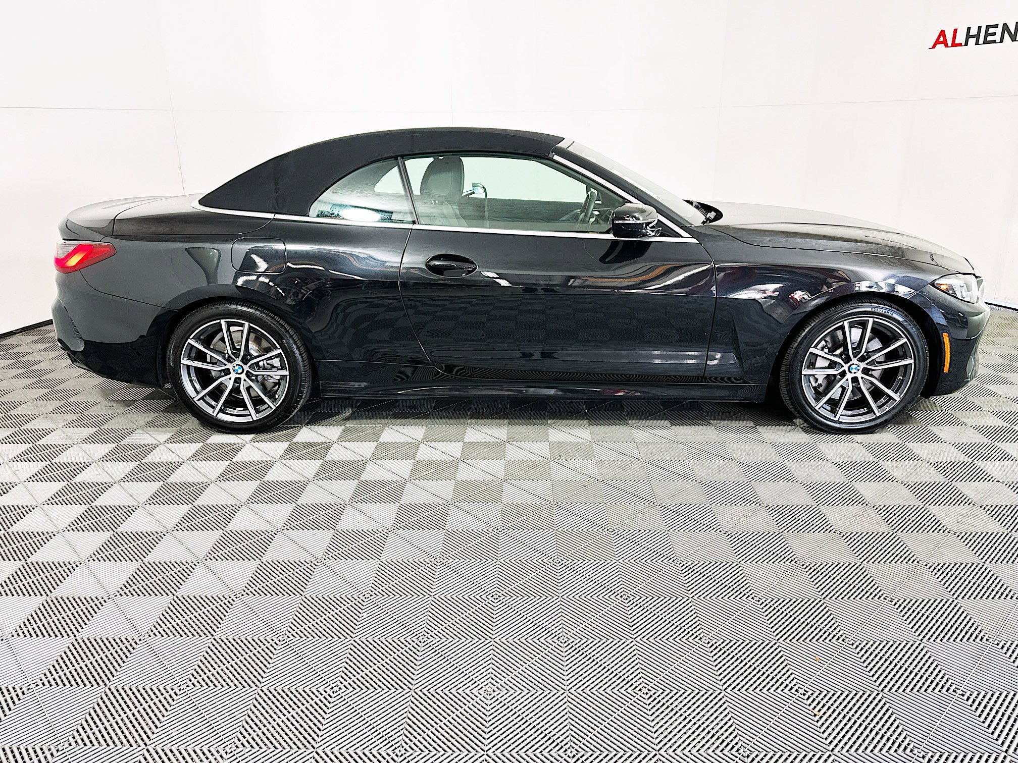 Used 2025 BMW 430i Convertible w/ Premium Package image 2