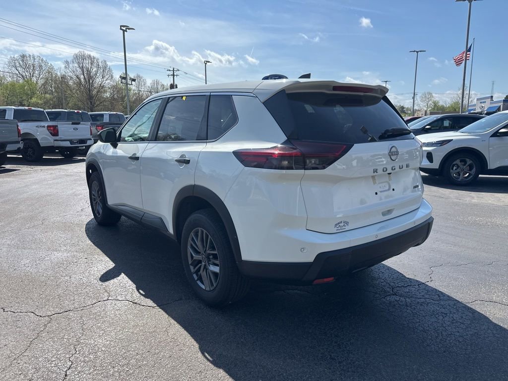 Used 2025 Nissan Rogue S image 5