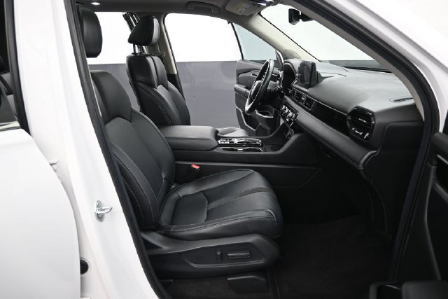 Certified 2024 Honda Pilot Touring image 12
