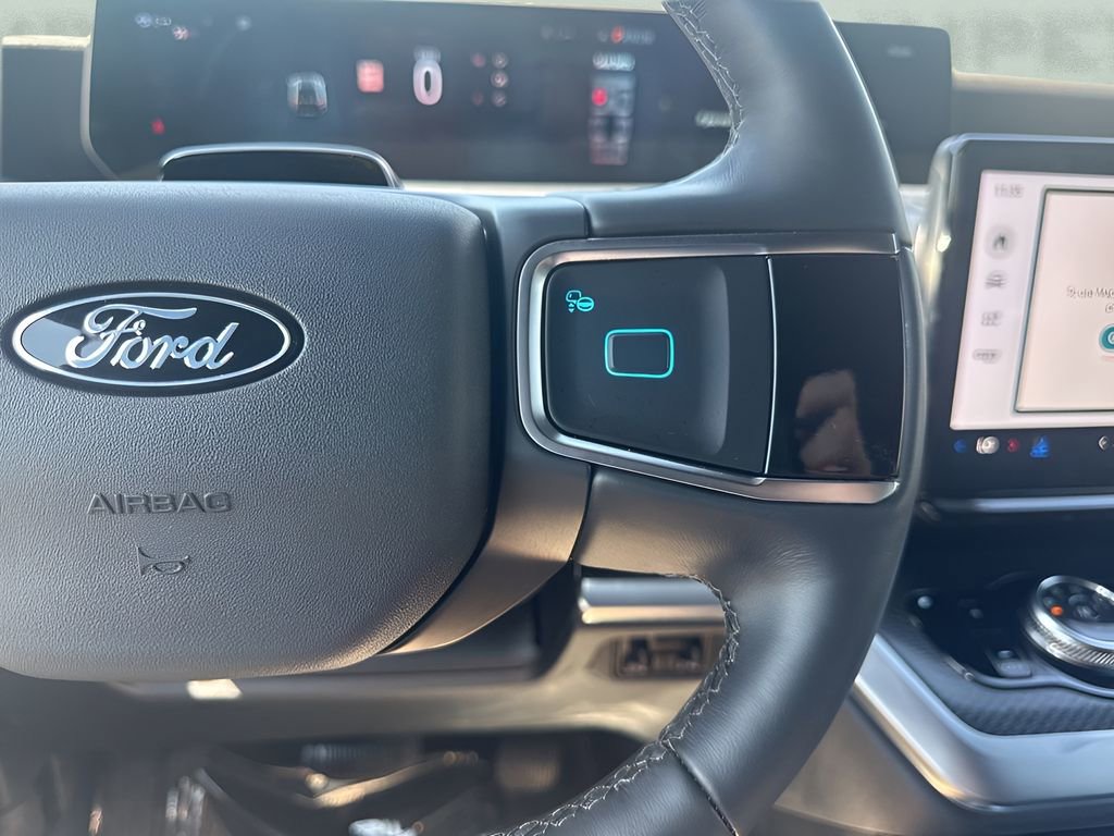 Used 2026 Ford Expedition Platinum w/ Stealth Appearance Package AWD/4WD image 16