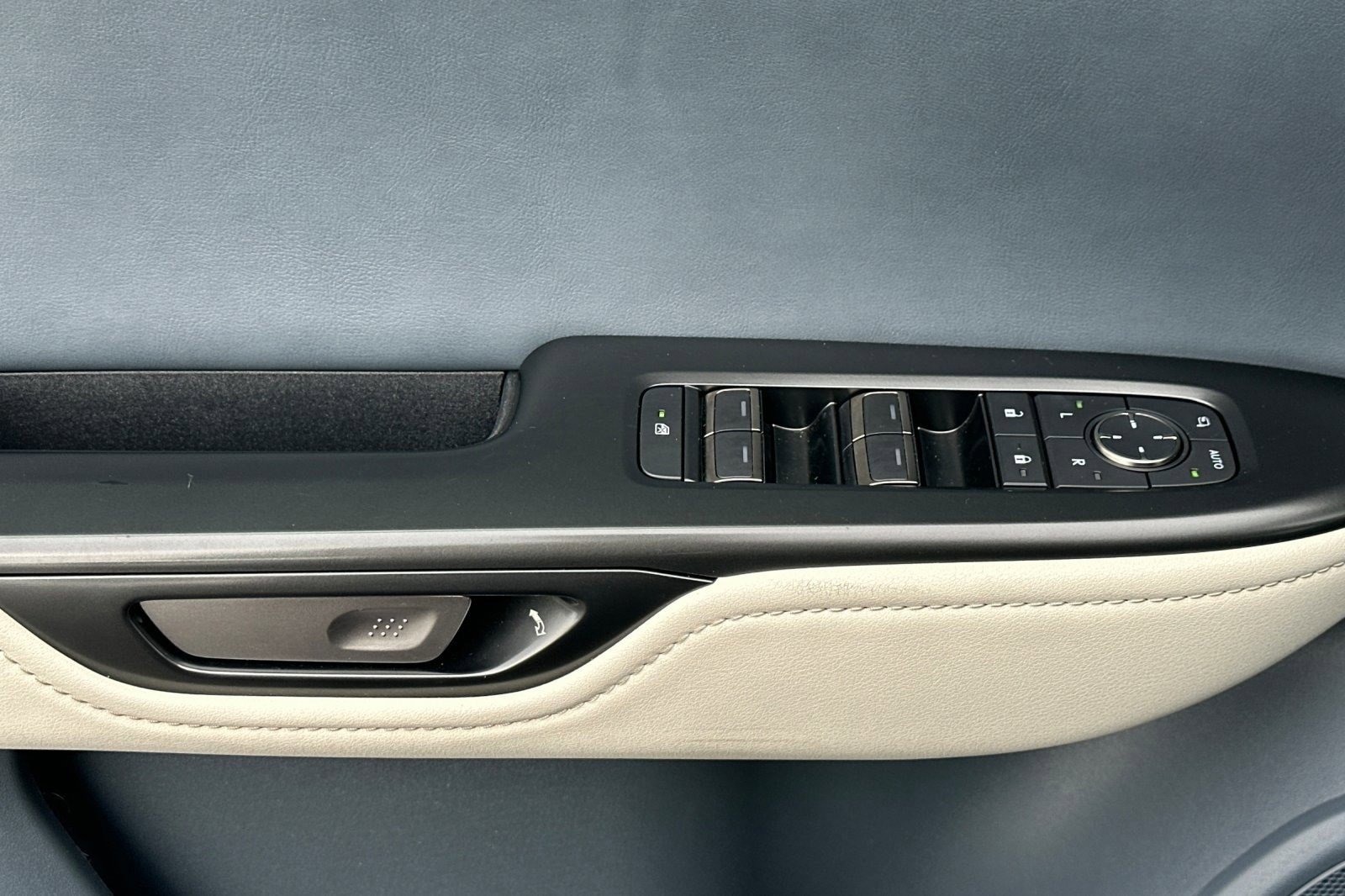 Certified 2025 Lexus RZ 300e w/ Accessory Package (2T) image 13