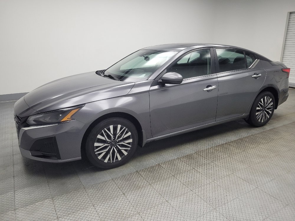 Used 2023 Nissan Altima 2.5 SV w/ SV Premium Package image 2