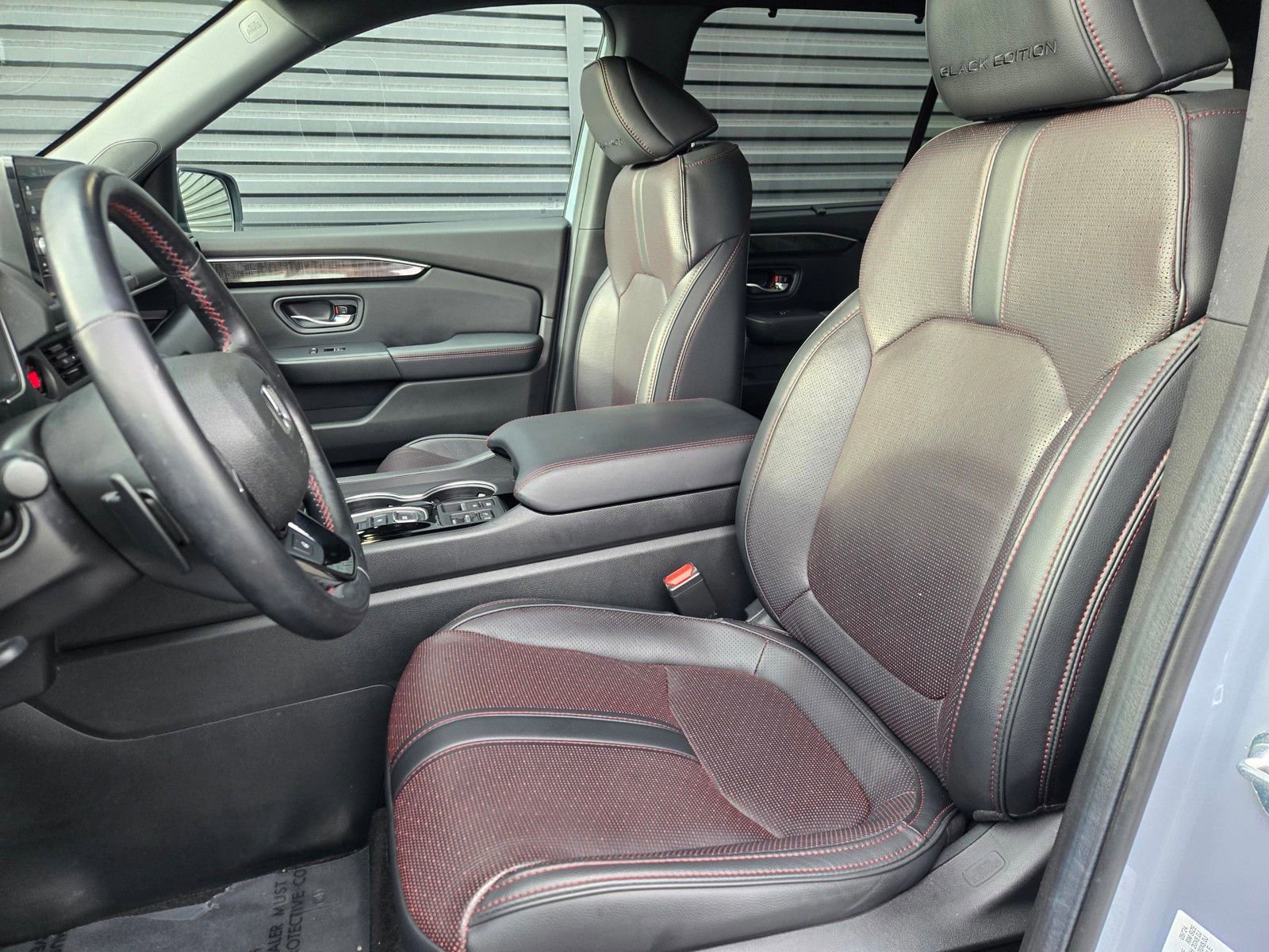 Used 2025 Honda Pilot Black Edition image 19
