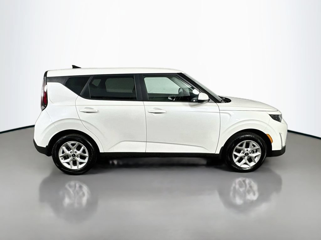Used 2025 Kia Soul LX w/ LX Technology Package FWD image 7